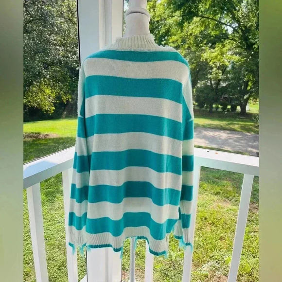 Andree by unit turquoise and white distressed sweater size large - Picture 3 of 6